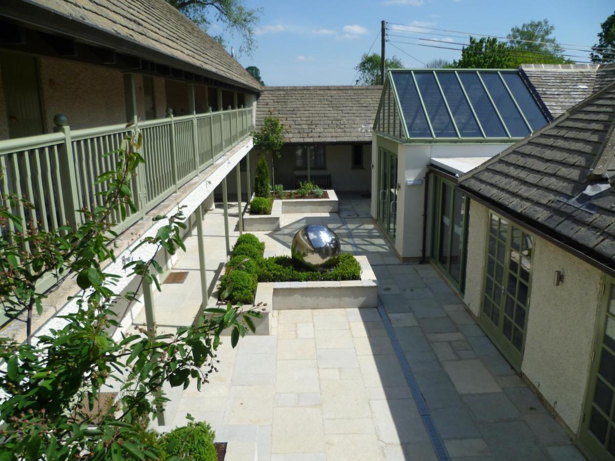 The Crown Of Crucis Country Inn And Hotel Cirencester Exterior photo