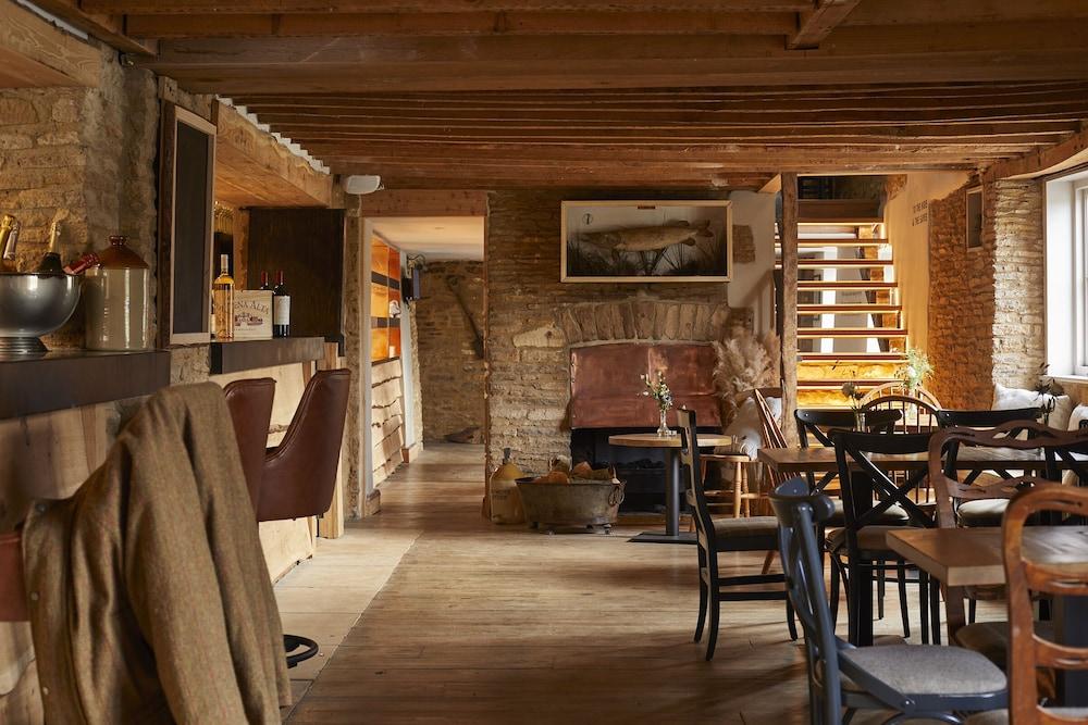 The Crown Of Crucis Country Inn And Hotel Cirencester Exterior photo