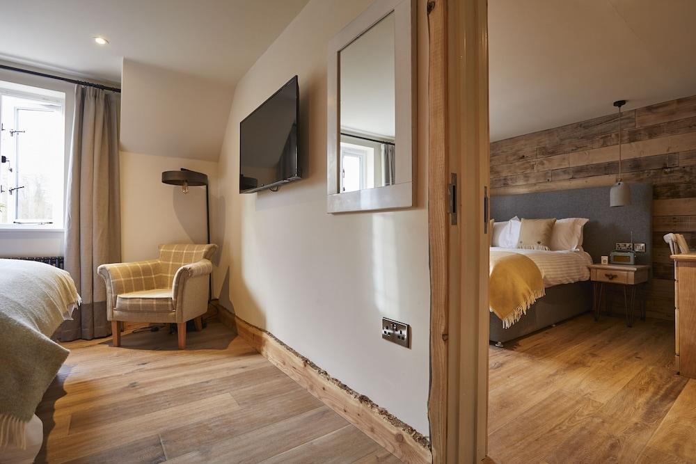 The Crown Of Crucis Country Inn And Hotel Cirencester Exterior photo