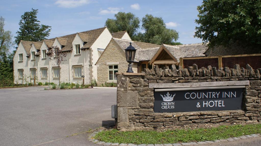 The Crown Of Crucis Country Inn And Hotel Cirencester Exterior photo