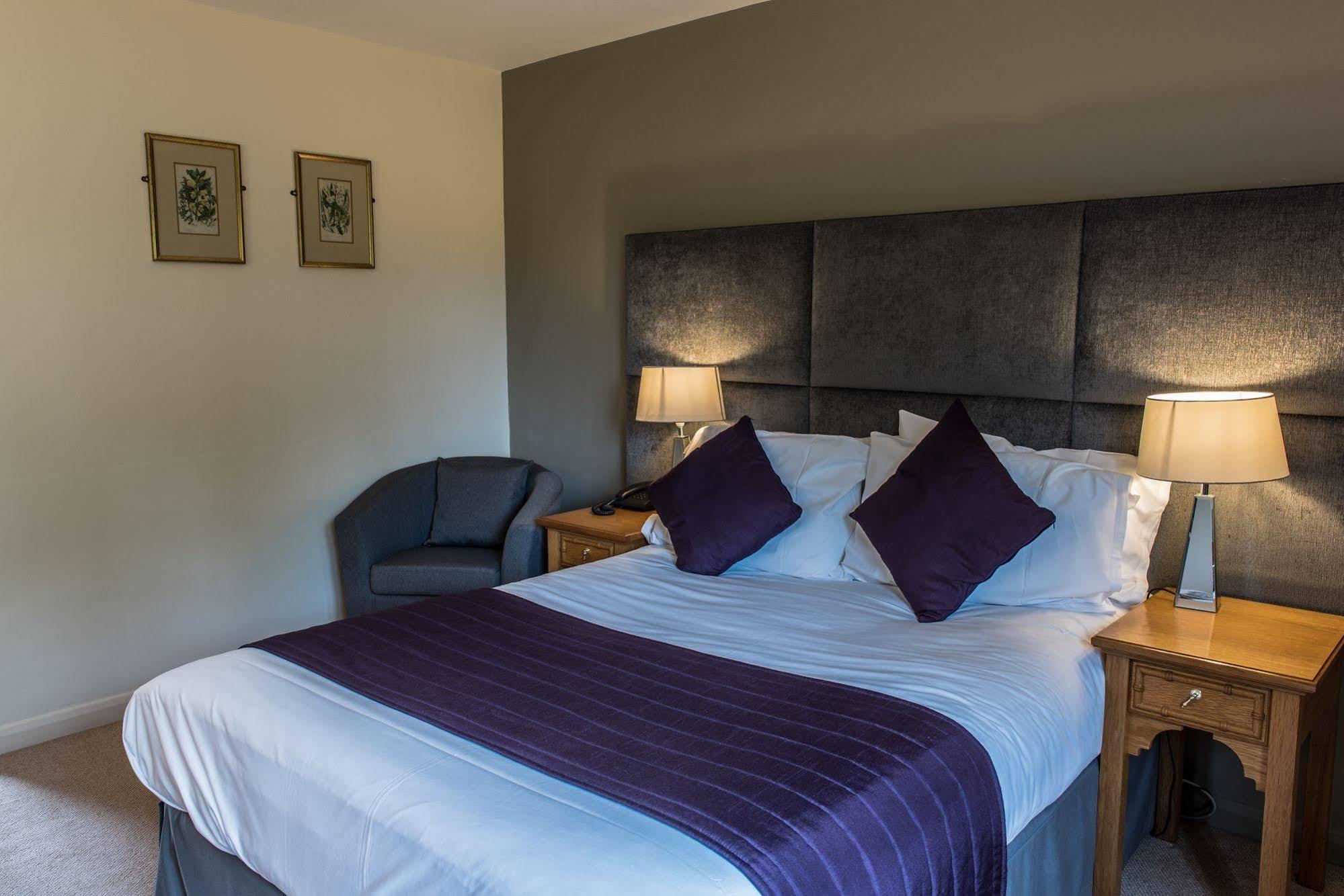 The Crown Of Crucis Country Inn And Hotel Cirencester Exterior photo