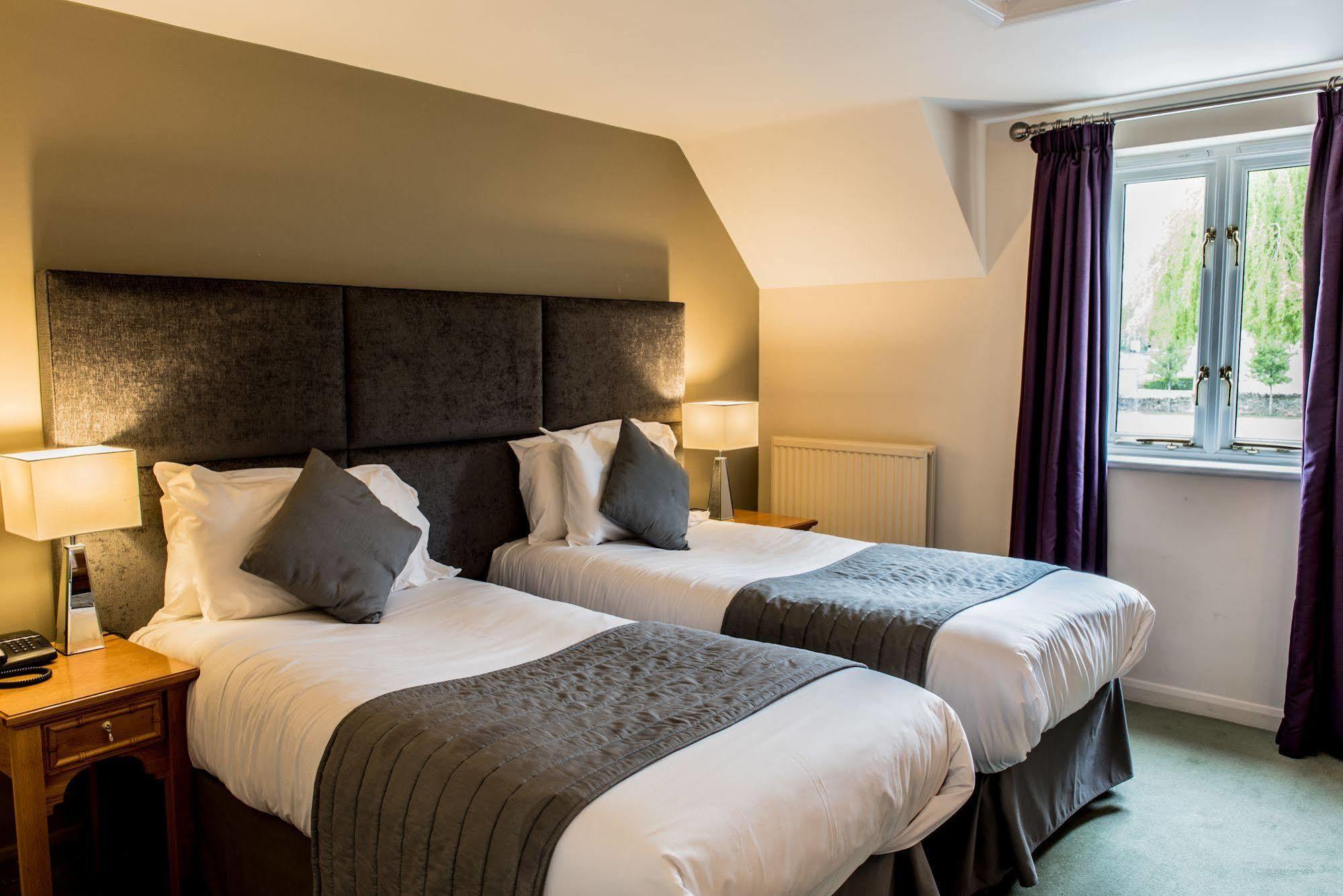 The Crown Of Crucis Country Inn And Hotel Cirencester Exterior photo