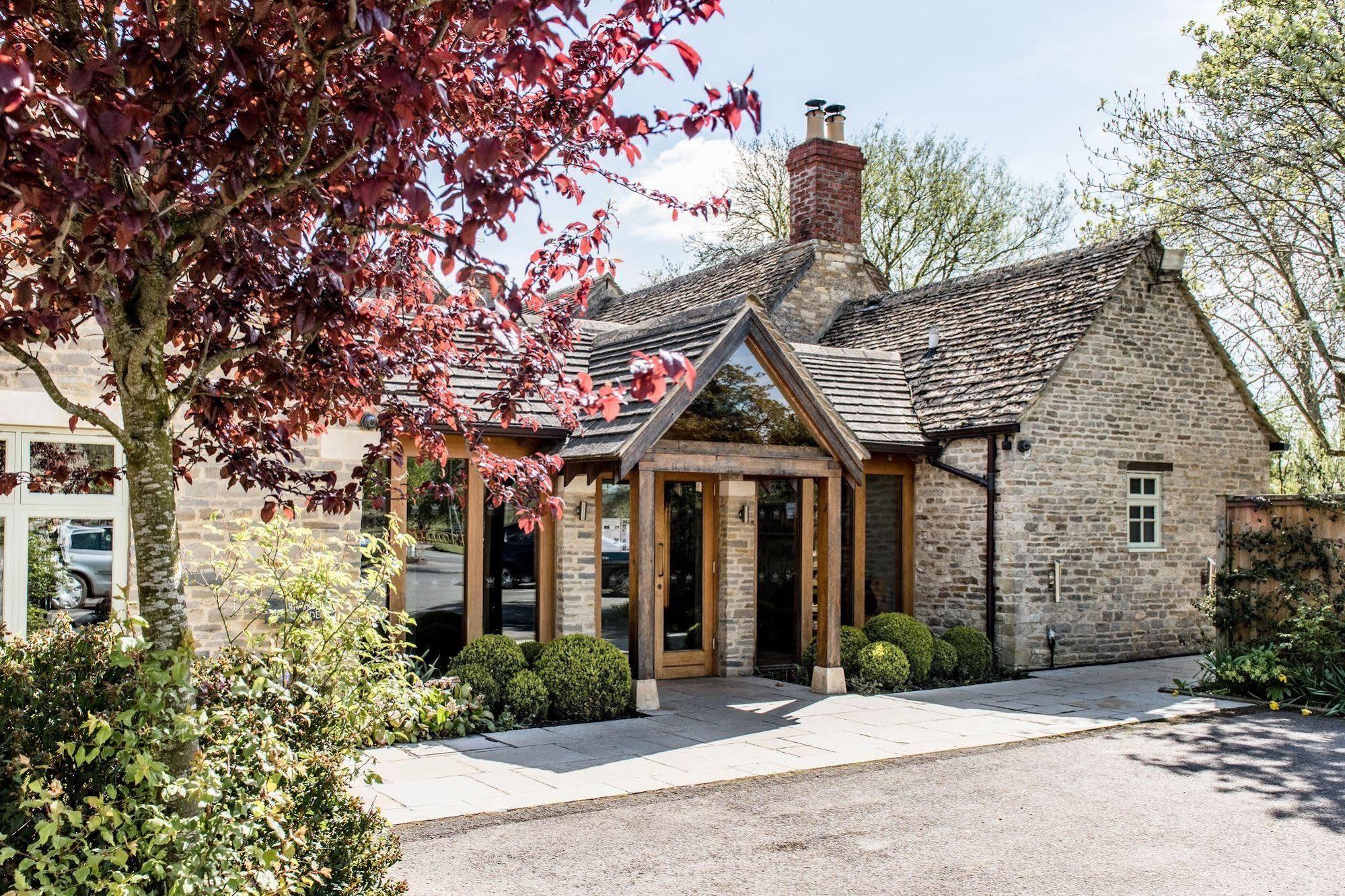 The Crown Of Crucis Country Inn And Hotel Cirencester Exterior photo
