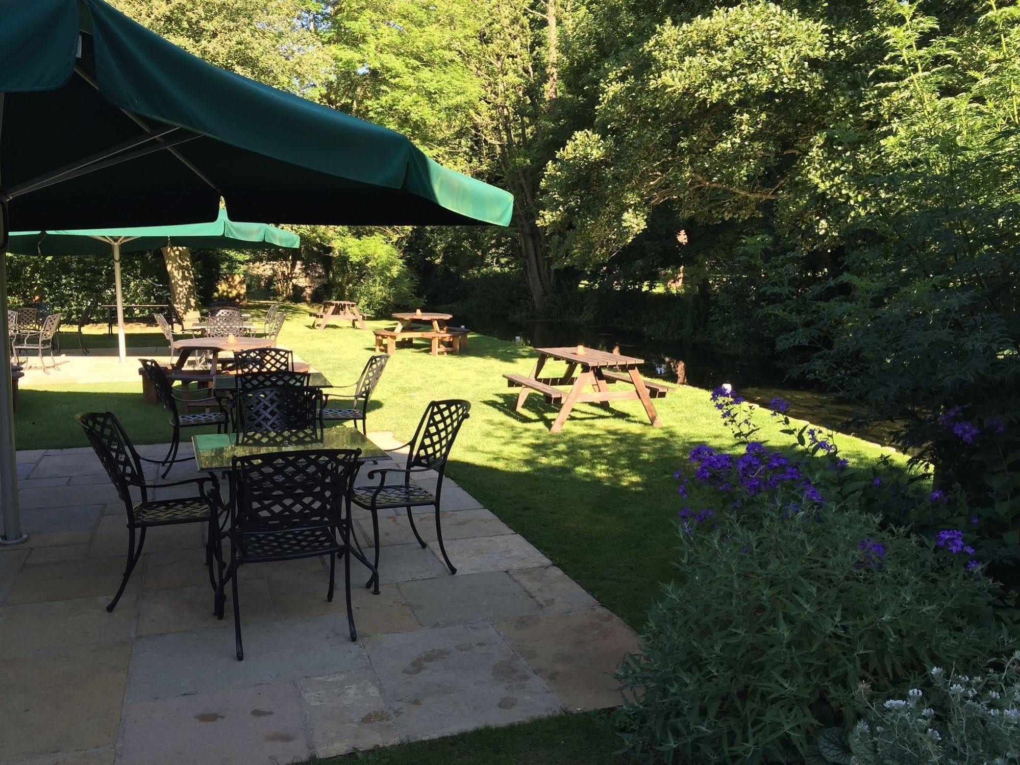 The Crown Of Crucis Country Inn And Hotel Cirencester Exterior photo